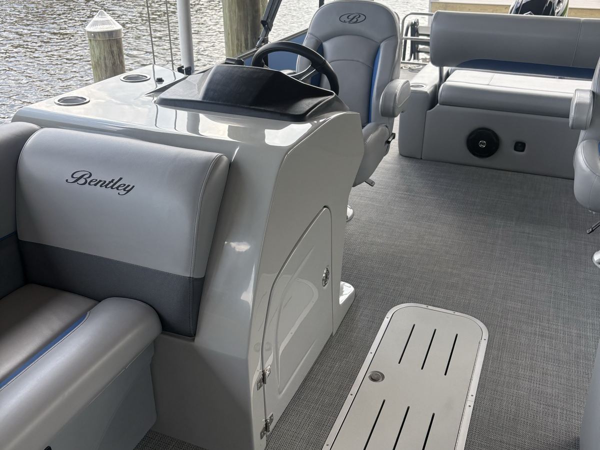 Bennington pontoon deck and captain's seat after marine detailing